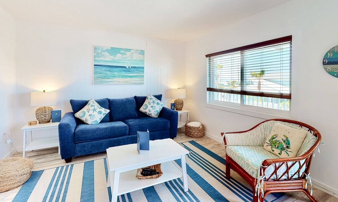 Crescent Beach Condo | Lovely condo with pool central AC, & direct beach access