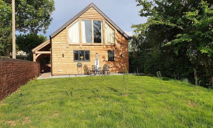 Ludwel Cottage | Lovely dog friendly cottage 4 miles from Ludlow with feature oak glass gable.