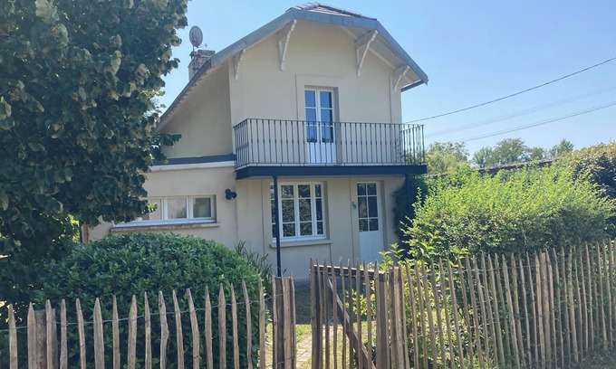 Laprade House | Lovely gite near Aubeterre sur Dronne with pool