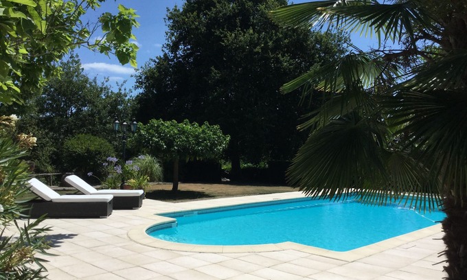 Arroses House | Lovely gîte nestled amongst vineyards and sunflower fields in SW France.