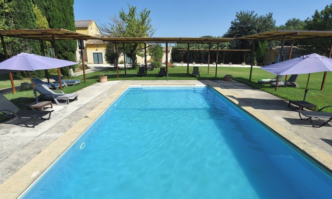 Caderousse House | Lovely Gîte with Pool in the Heart of Vaucluse