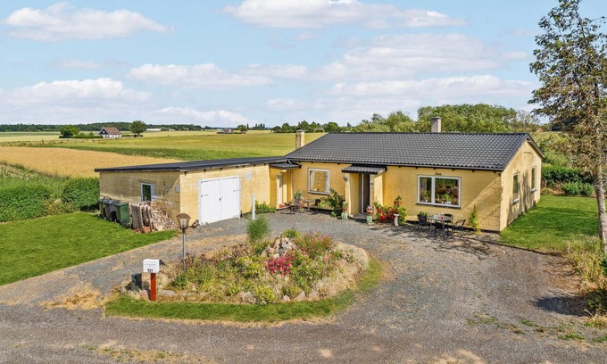 Bandholm House | Lovely home in Bandholm with kitchen