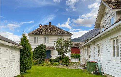 Reed House | Lovely Home In Breim With Kitchen