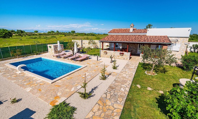 Zemunik Donji House | Lovely home in Donji Zemunik