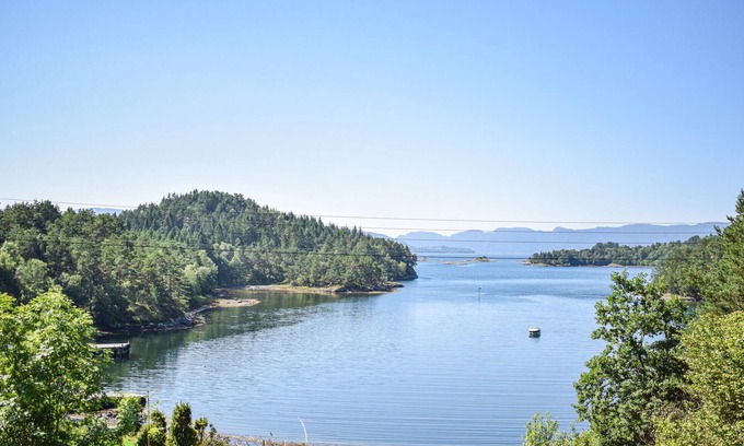 Fjelberg House | Lovely home in Fjelberg with WiFi