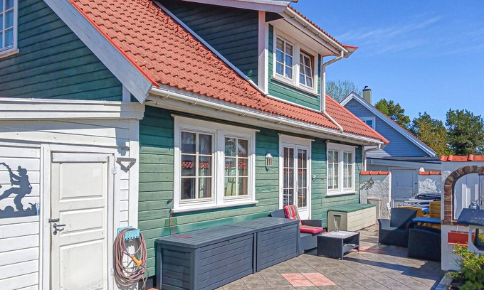 Lillesand House | Lovely home in Lillesand with sauna