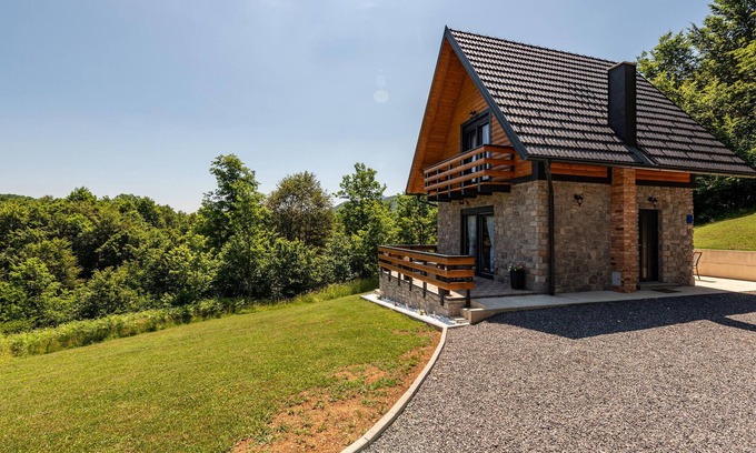 Otocac House | Lovely home in Lipovlje