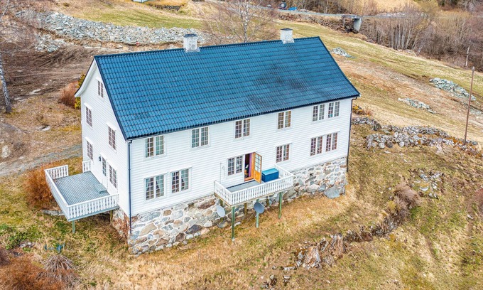 Luster House | Lovely home in Marifjøra with WiFi