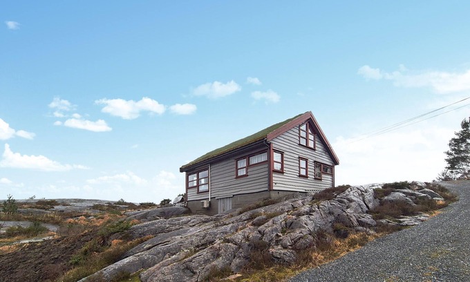 Masfjorden House | Lovely home in Masfjordnes with sauna