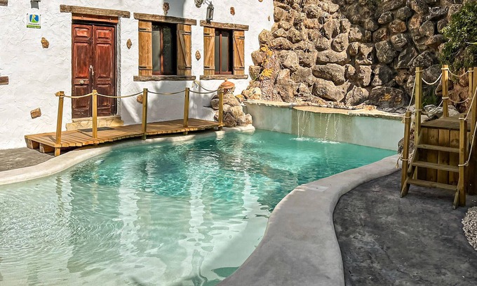 Iznajar House | Lovely home in Rute with WiFi