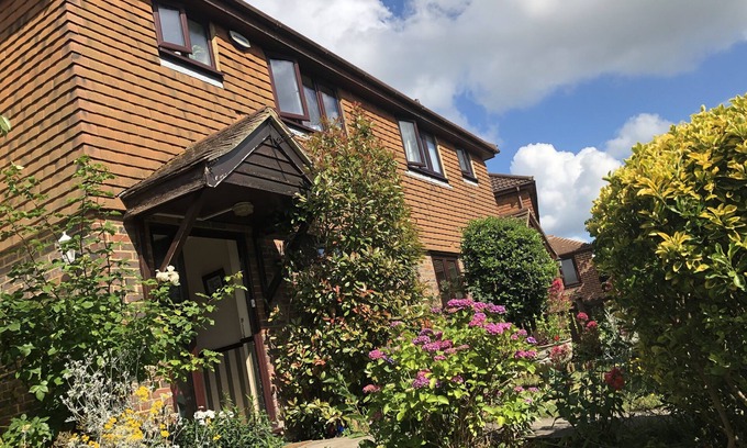 Cray Valley East House | Lovely large house in town