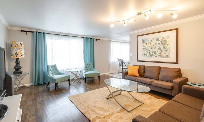 Hillcrest House | Lovely Midcentury Modern Inspired 3 bedroom house