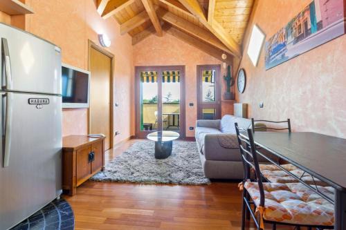 Viggiu Apartment | Lovely Orange House