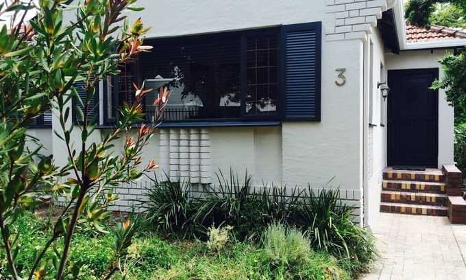 Claremont House | Lovely Quaint Home with Large Outside Entertainment Area