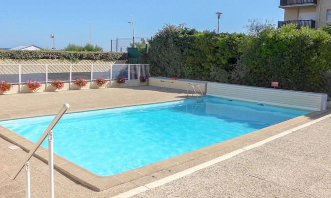 Le Home Apartment | Lovely seaside studio with swimming pool and tennis court.