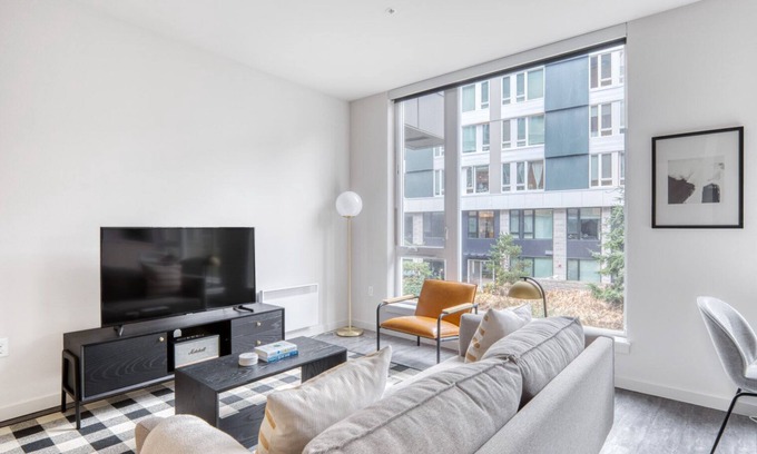 South Lake Union Apartment | Lovely South Lake Union 1BR w/Gym & Lounge, nr shops, by Blueground