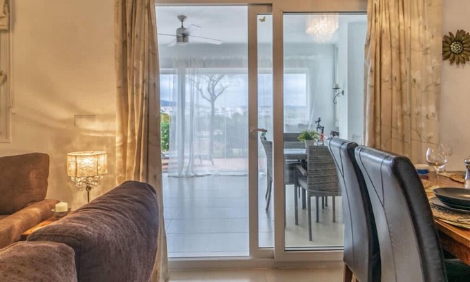 Jeronimo y Avileses y Balsicas de Arriba Apartment | Lovely spacious two bedroom apartment overlooking tennis courts access to pools