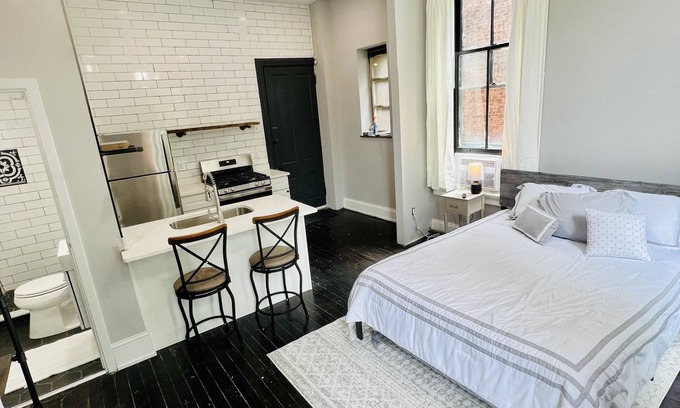 Mount Adams Apartment | Lovely Studio in the Hills of Eden