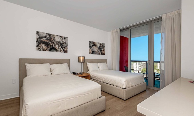 Hallandale Beach Apartment | Lovely Studio with Amazing Views