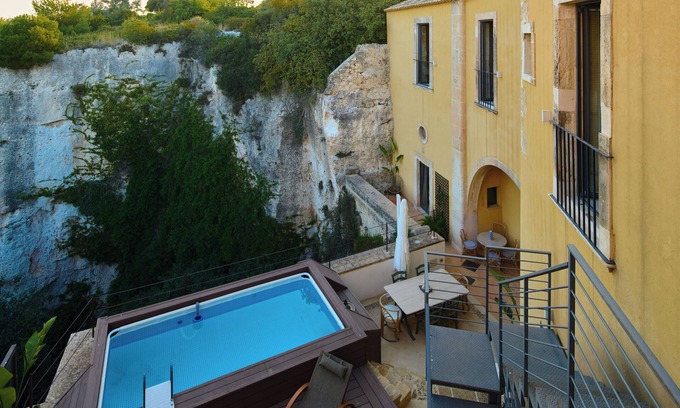 Santa Lucia Villa | LTM GREENHOUSE Evocative historic home in the Latomia dei Cappuccini