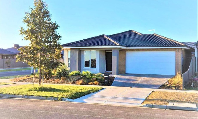 Lucas House | Lucas One 2-bedroom apartment NBN Pets