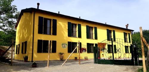 Vezzano sul Crostolo Bed & Breakfast | Luci nel Bosco B&B