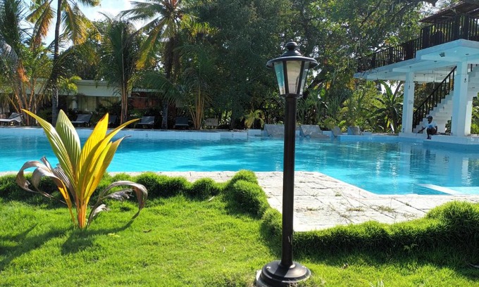 Trincomalee Hotel | Lucky Beach Resort