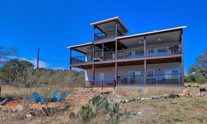 Canyon Lake House | Lucky Fish | 3BR with Gorgeous Views of Canyon Lake