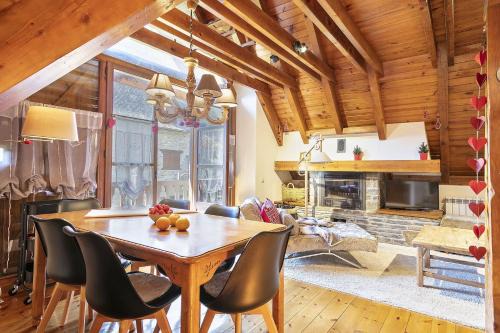 Arties Apartment | Luderna - Dúplex con terraza Esclòps