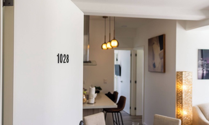 Zona 13 Apartment | Lujoso con una Vista al Aeropuerto y Montañas