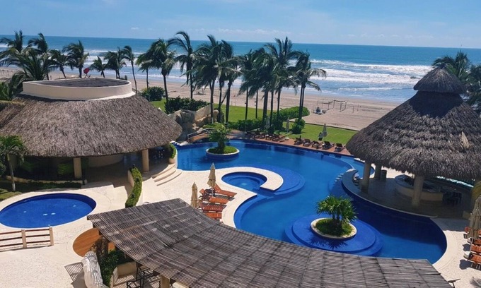 Boulevard Barra Vieja Apartment | Lujoso Departamento en frente de la playa /Great apartment in front of the beach
