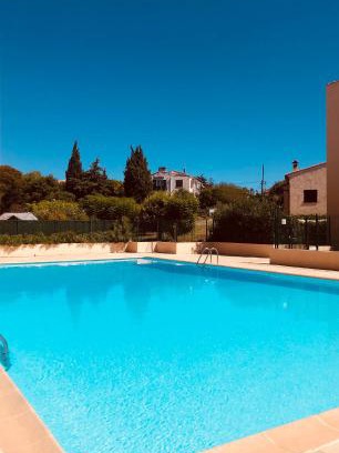 Saint-Laurent-du-Var Apartment | Lumineux avec piscine, Wifi & Terrace - Proche plage & Aéroport