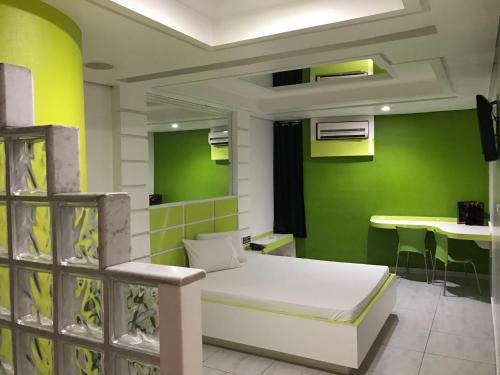 Demarchi Hotel | Luna Motel