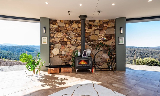 Coimadai House | Luna Views Retreat by Property Mums