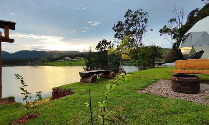 Joanopolis Ski Chalet | Lunar Home Pé na Água