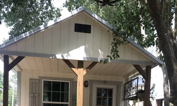 Bacliff Cottage | Lush Couples Cottage w/ access to Waterfront Property