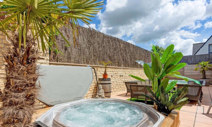 Avelgem House | Lush holiday home with spa and wellness