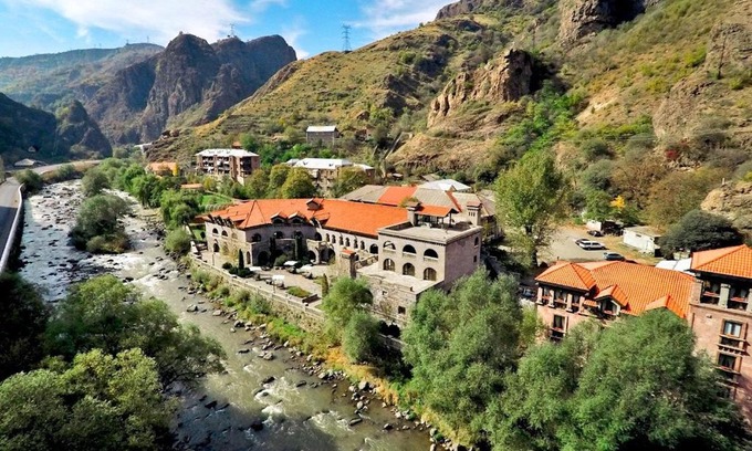 Armenia House | LUSIN