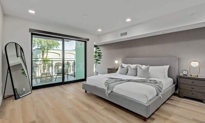 South Scottsdale Condo | LUX Downtown Studio|Balcony|Gym|Old Town