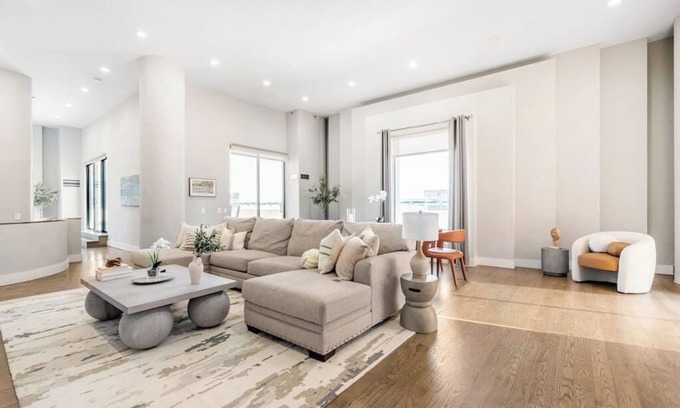 The Loop Condo | LUX Dtown Penthouses 9bd/9ba Sleep 25+Parking+Pool