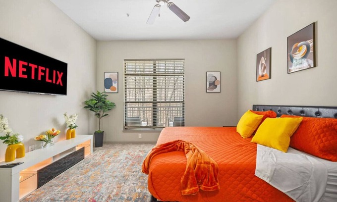 Cumberland Apartment | Lux King Suite 1 mile to Truist Park, Battery