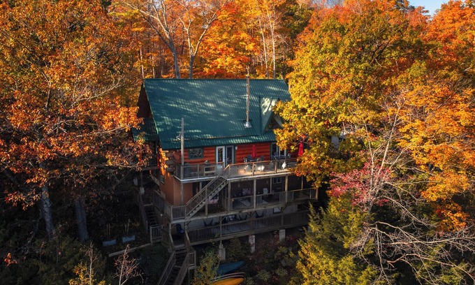 Catchacoma Cabin | Lux Log Home | LAKE | DOCK | SAUNA | PET | HAMMOCK