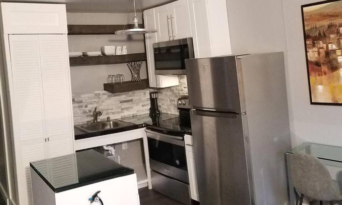 Glenham Apartment | Lux Modern APT wash dryer dishwasher