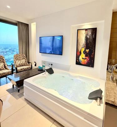 Gurugram Apartment | Luxe jacuzzi studio key 2