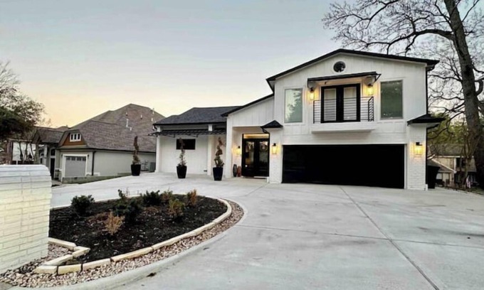 Walden on Lake Conroe House | Luxe Lake Conroe Lakehouse*Boat Slip*4 King Beds*