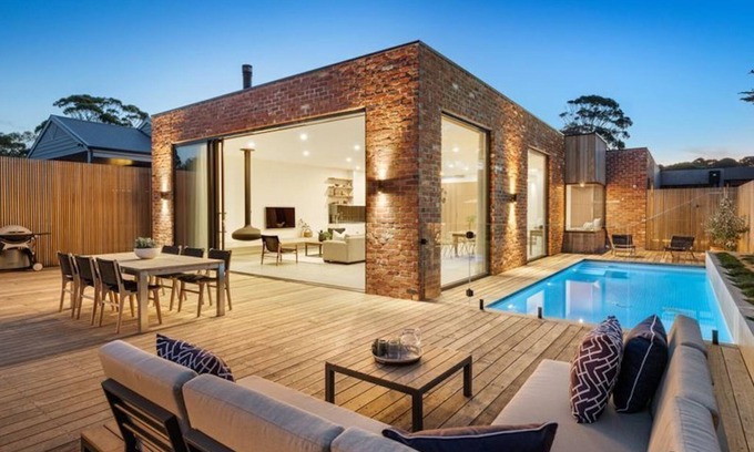 Flinders House | LUXE poolside living, in the heart of Flinders.