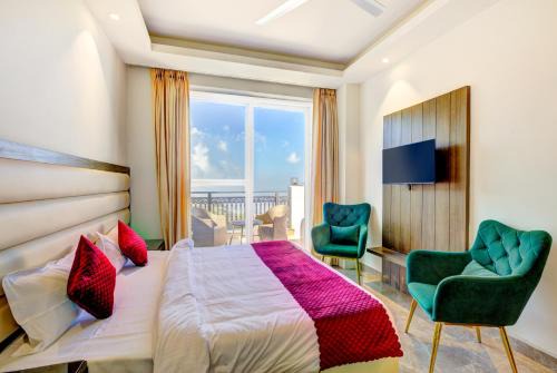 Kasauli Hotel | LUXE RESORTS - CENTRALLY HEATED AIR CONDITIONED HOTEL in THE HEART OF KASAULI