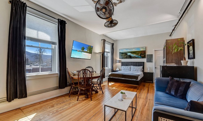 Beacon Apartment | Luxe Studio 4 On Main Street -Luxury Steam Shower, Views! Kitchen, Washer/Dryer