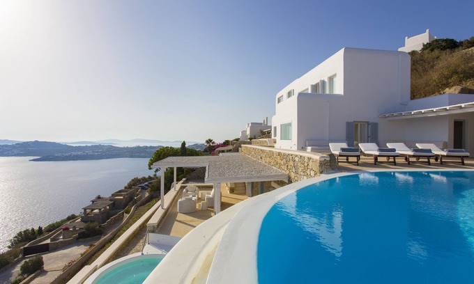 Paraga House | Luxorious Villa on Prestigious Location,Spacious Pool Area,Jacuzzi,Close 2 Beach