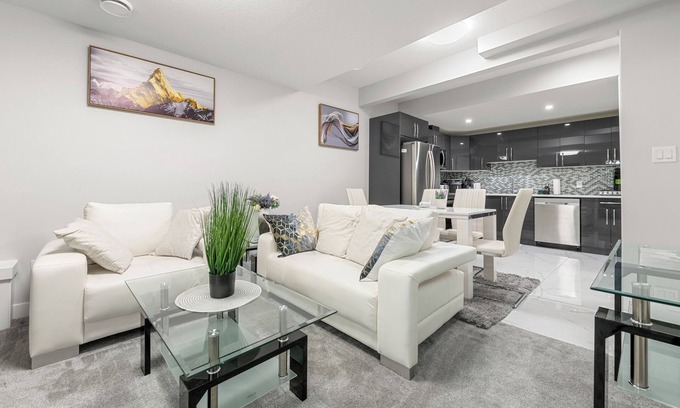 Beaumont House | Luxurious 1 bedroom + Den Near Edmonton International Airport